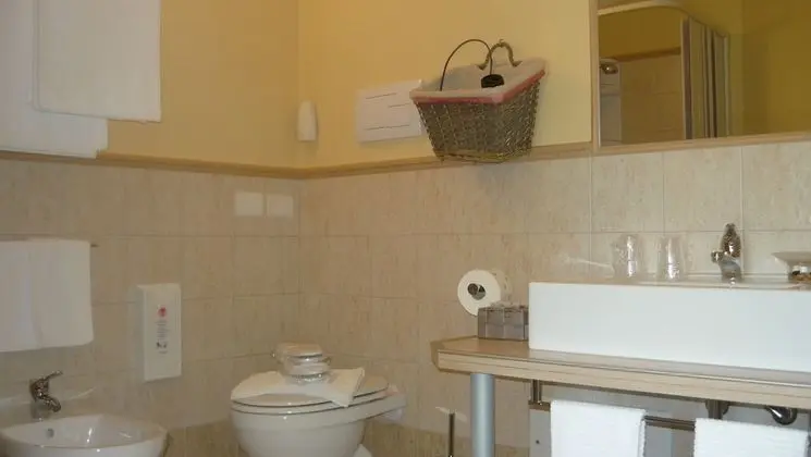 Tek Büyük veya İki Ayrı Yataklı Oda, Veranda, Bahçe Manzaralı