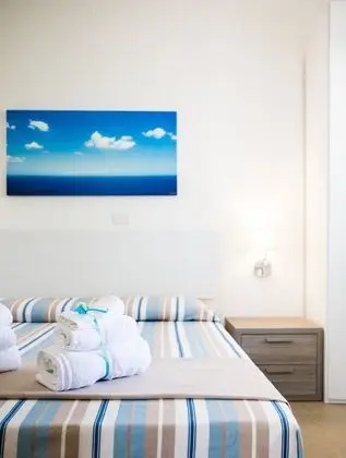 Tek Büyük Yataklı Oda, Kısmi Deniz Manzaralı (Pumo Celeste)