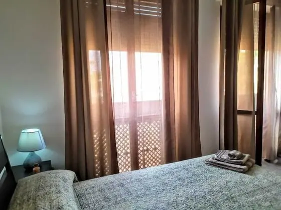 Standard Tek Büyük Yataklı Oda (Red)