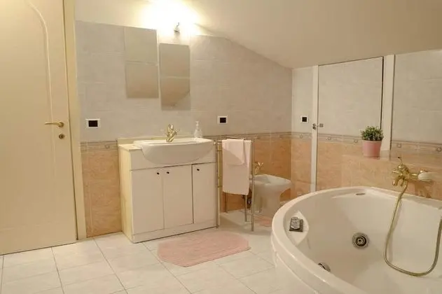 Dört Kişilik Oda, Ortak Banyo