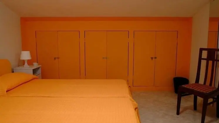 Tek Büyük veya İki Ayrı Yataklı Oda, Ortak Banyo