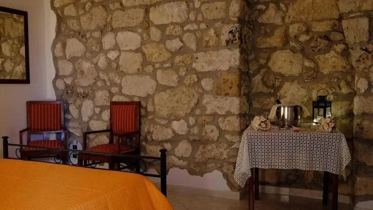 Tek Büyük veya İki Ayrı Yataklı Oda, Ortak Banyo