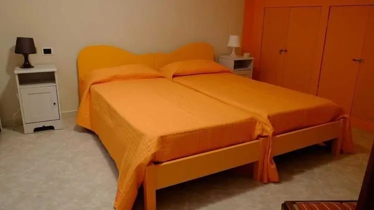 Tek Büyük veya İki Ayrı Yataklı Oda, Ortak Banyo