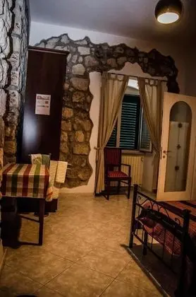 Tek Büyük veya İki Ayrı Yataklı Oda, Ortak Banyo