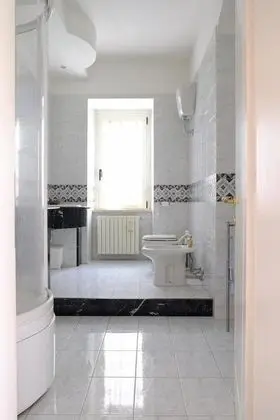 Tek Büyük veya İki Ayrı Yataklı Oda, Ortak Banyo
