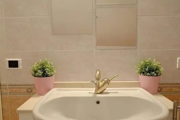 Tek Büyük veya İki Ayrı Yataklı Oda, Ortak Banyo