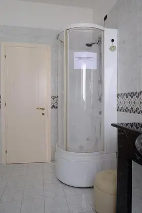 Üç Kişilik Oda, Ortak Banyo