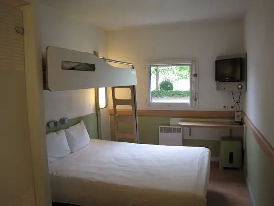 Üç Kişilik Oda (1 Double & 1 Single Bed)