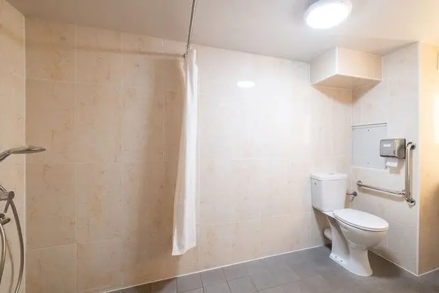 Tek Büyük Yataklı Oda, Engellilere Uygun, Sigara İçilmez