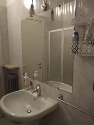 Tek Büyük Yataklı Oda, Ortak Banyo