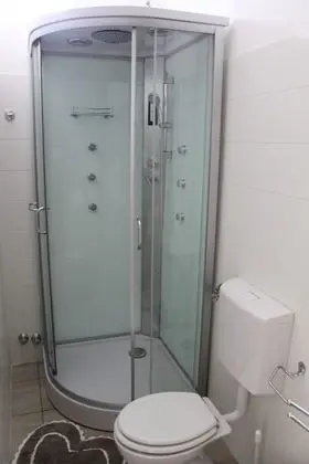 Tek Büyük veya İki Ayrı Yataklı Oda (Spugna)