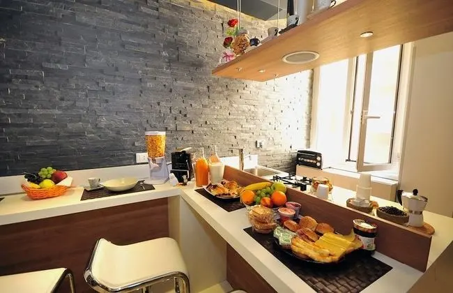 Büyük Yataklı Tek Kişilik Oda