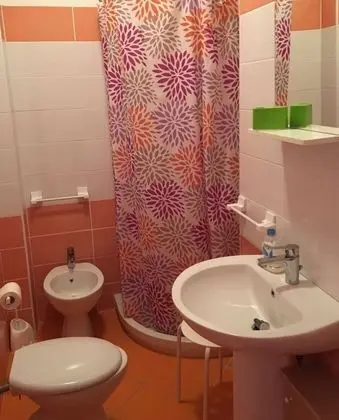 Basic Dört Kişilik Oda, Banyolu/Duşlu