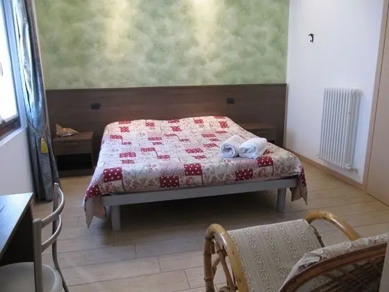 Comfort Tek Büyük Yataklı Oda (Smeraldo)