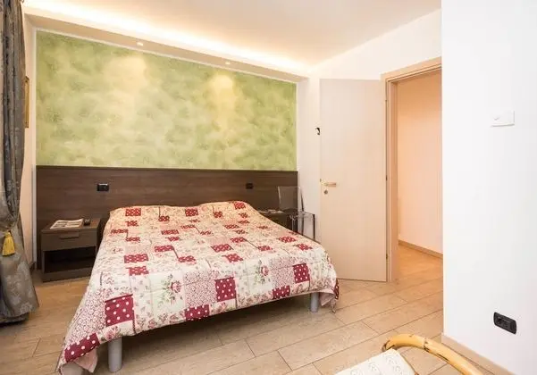 Comfort Tek Büyük Yataklı Oda (Smeraldo)