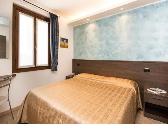 Superior Tek Büyük Yataklı Oda (Zaffiro)