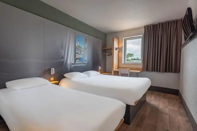 Üç Kişilik Oda, Sigara İçilmez