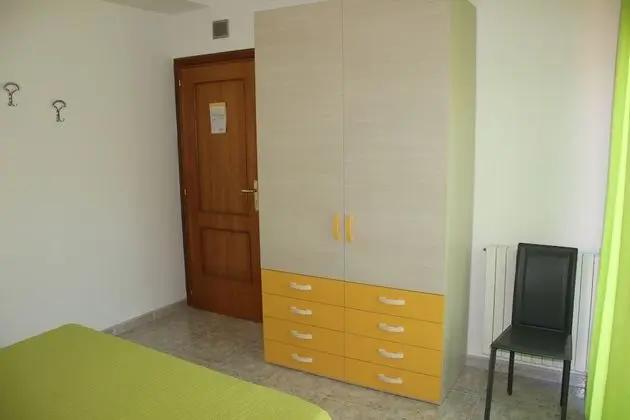 Tek Büyük Yataklı Oda, Ortak Banyo (Oro)