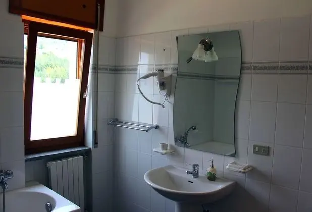 Tek Büyük Yataklı Oda, Ortak Banyo (Oro)