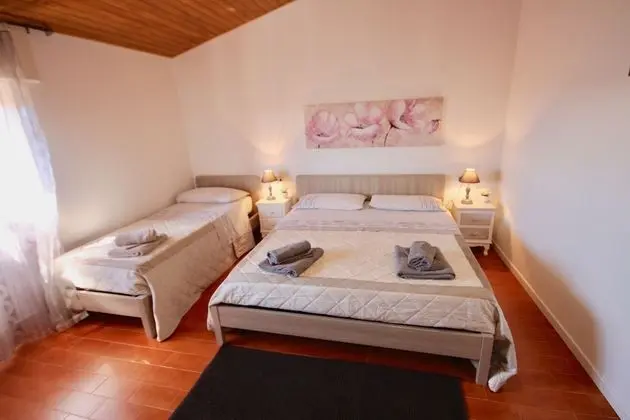 Üç Kişilik Oda, 1 Yatak Odası