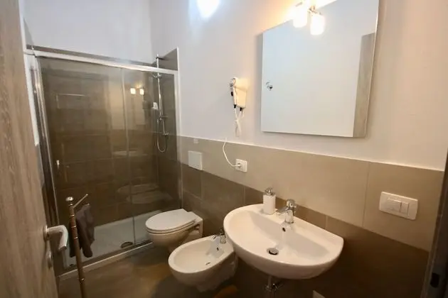 Üç Kişilik Oda, 1 Yatak Odası