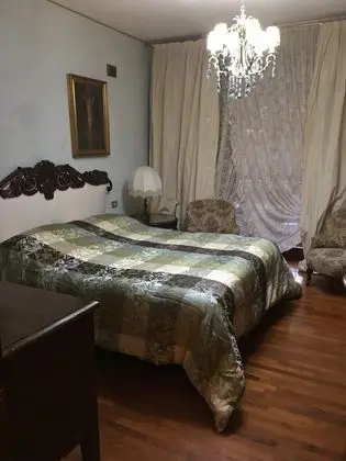 Tek Büyük veya İki Ayrı Yataklı Oda, Ortak Banyo