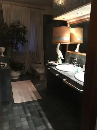 Tek Büyük veya İki Ayrı Yataklı Oda, Ortak Banyo