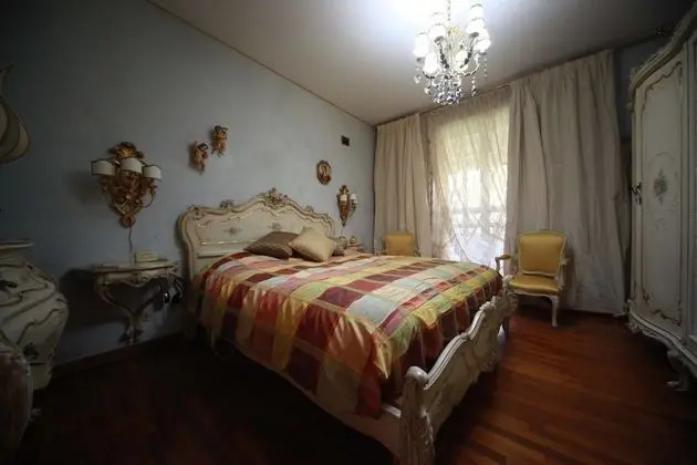 Tek Büyük veya İki Ayrı Yataklı Oda, Ortak Banyo