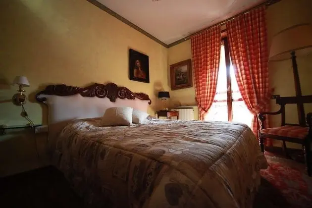 Tek Büyük veya İki Ayrı Yataklı Oda, Ortak Banyo