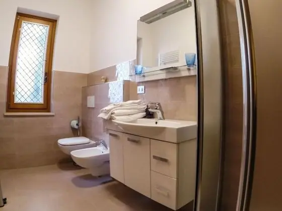 Tek Büyük Yataklı Oda, Banyolu/Duşlu, Üzüm Asması Manzaralı