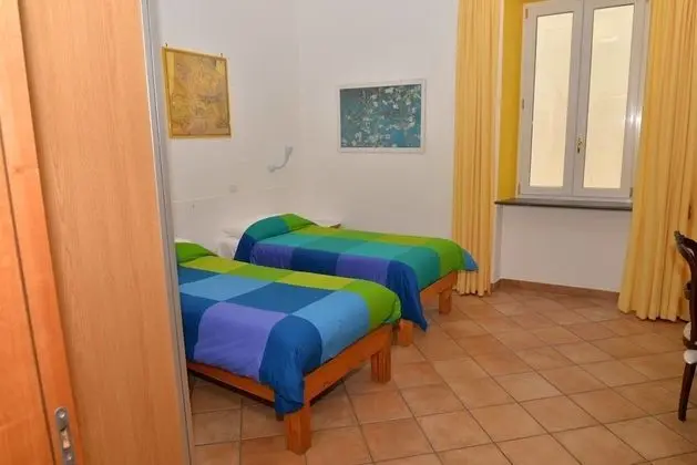 Basic Üç Kişilik Oda, Banyolu/Duşlu