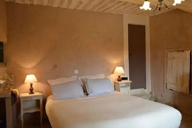 Tek Büyük Yataklı Oda (Rustrel)