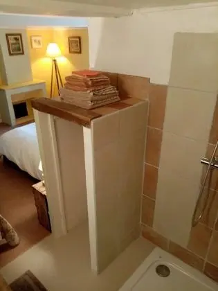 Tek Büyük Yataklı Oda (Rustrel)