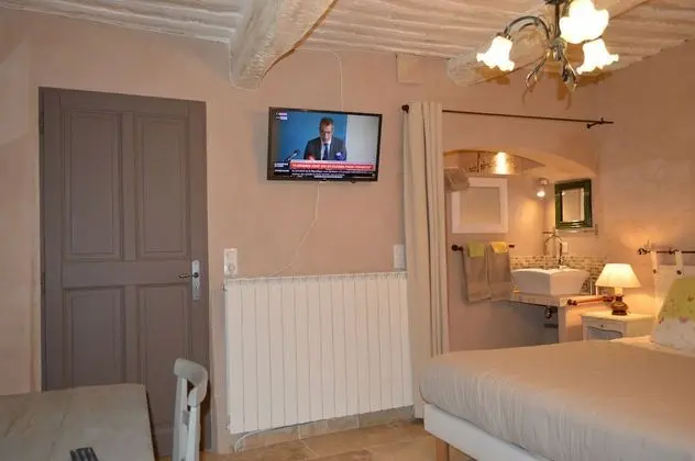 Tek Büyük Yataklı Oda (Rustrel)