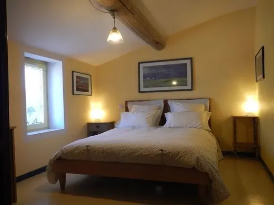 Tek Büyük Yataklı Oda (Simiane)