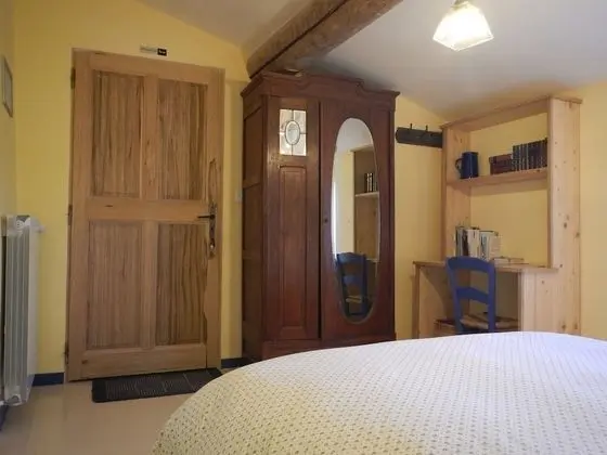 Tek Büyük Yataklı Oda (Simiane)