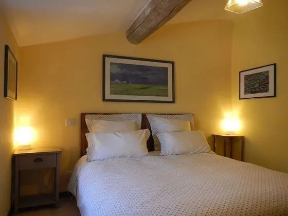 Tek Büyük Yataklı Oda (Simiane)