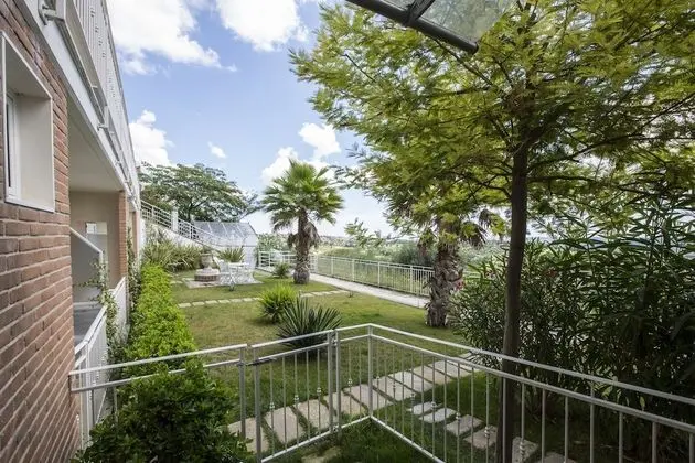 Grand Çatı Katı (Loft), 1 Büyük (Queen) Boy Yatak ve Çekyat, Mutfak, Havuz Kenarı