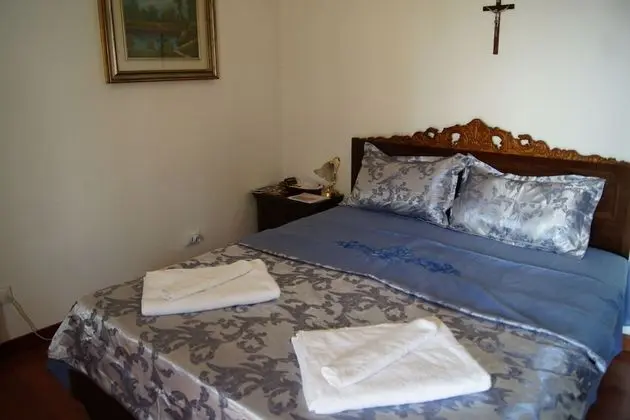 Design Tek Büyük veya İki Ayrı Yataklı Oda, Ortak Banyo