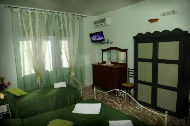 Üç Kişilik Oda