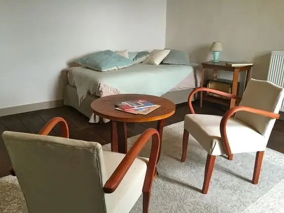 Family Süit, Avlu Manzaralı (Jacqueline)