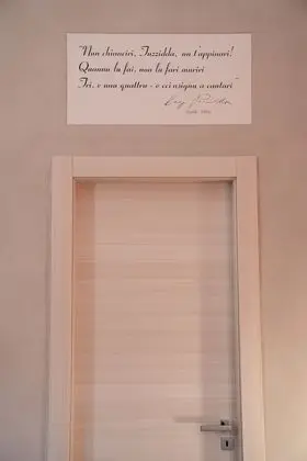 Üç Kişilik Oda