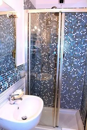 Standard Büyük Yataklı Tek Kişilik Oda