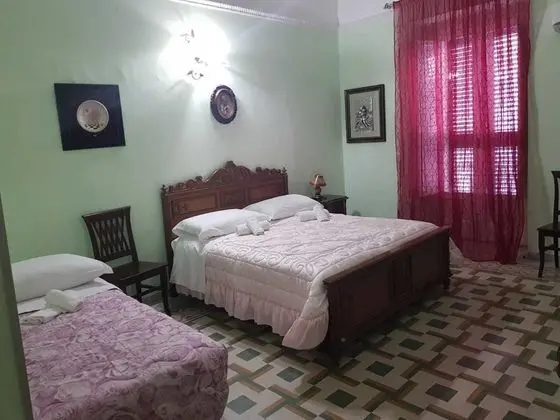 Üç Kişilik Oda