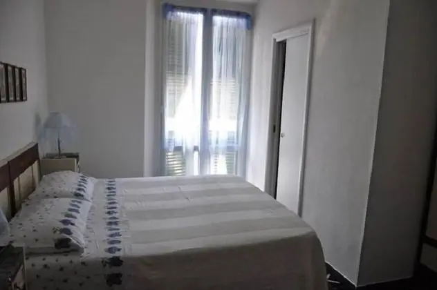 Tek Büyük Yataklı Oda, Ortak Banyo