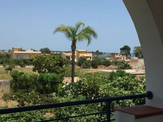 Üç Kişilik Oda, Havuz Manzaralı