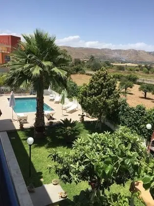 Üç Kişilik Oda, Havuz Manzaralı