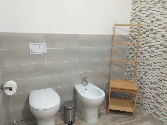 Comfort Tek Büyük veya İki Ayrı Yataklı Oda (Marrone)