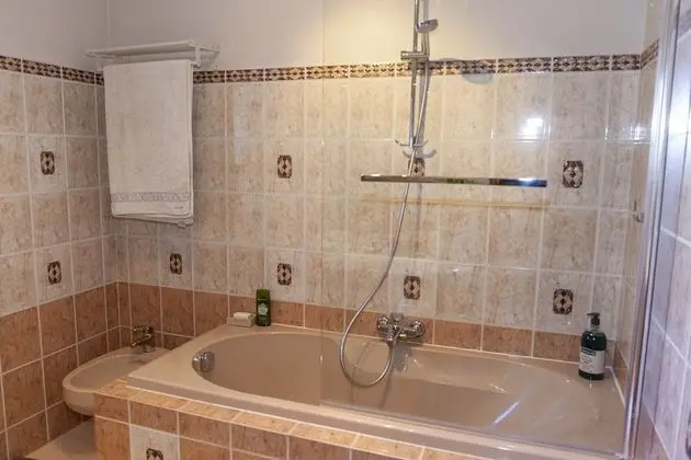 Romantic Tek Büyük Yataklı Oda (Prune)