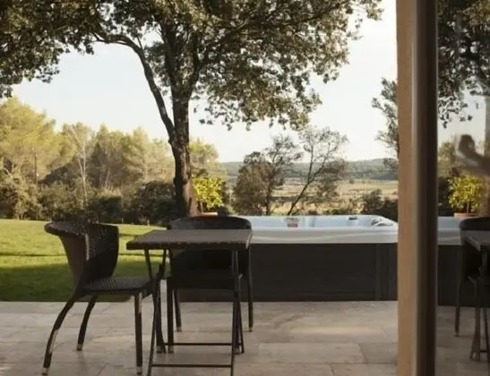 Tek Büyük Yataklı Oda, Sıcak Su Havuzu (Victoire)